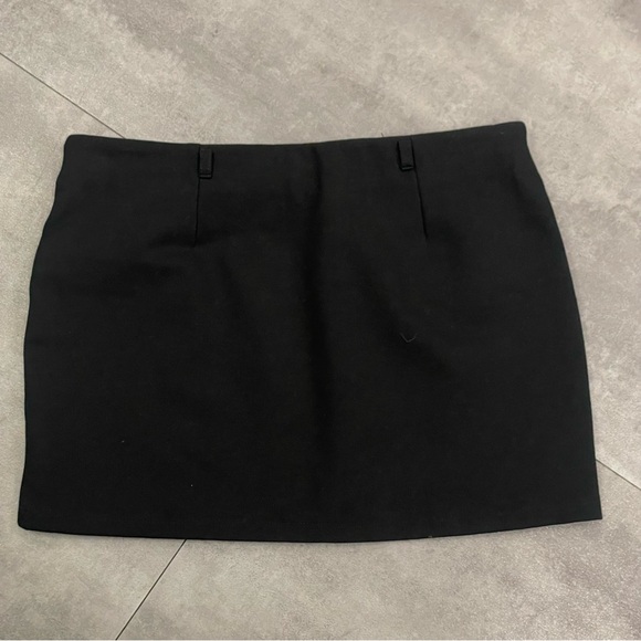 Medium Zara black mini skirt - Picture 2 of 6